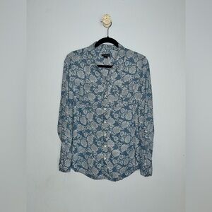 NEW DIRECTIONS BLUE & WHITE PAISLEY PRINT COLLARED LONG SLEEVE BLOUSE. MEDIUM